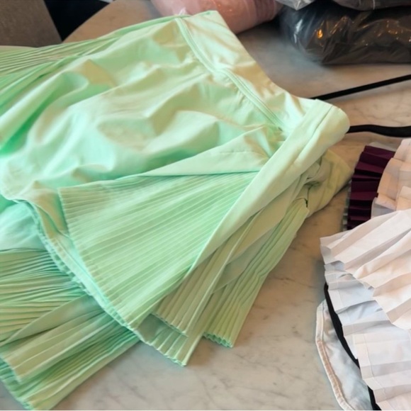 LULULEMON New Peek Pleat HR Skirt - SIZE O. MINT MOMENT- never worn!!!! - Picture 5 of 6